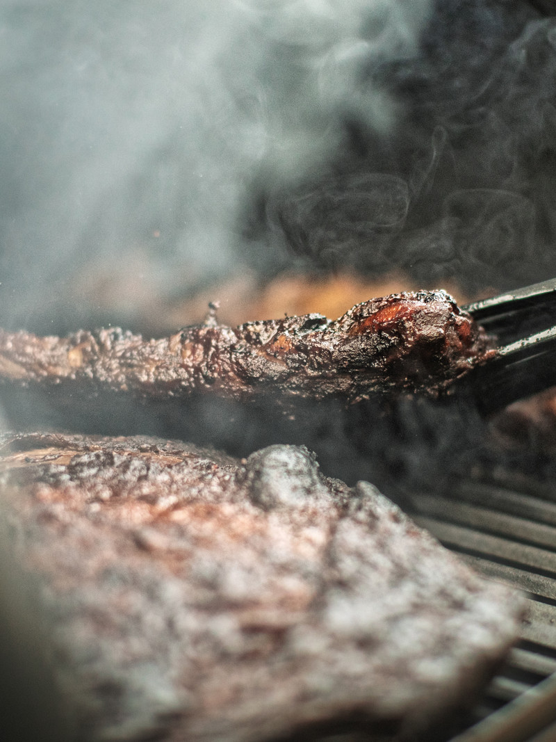 <h1>Dry Rubbed Smoked Ribs and Brisket</h1>